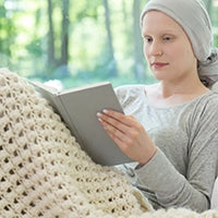 frau nach chemotherapie krank