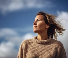 frau offene haare wechseljahre