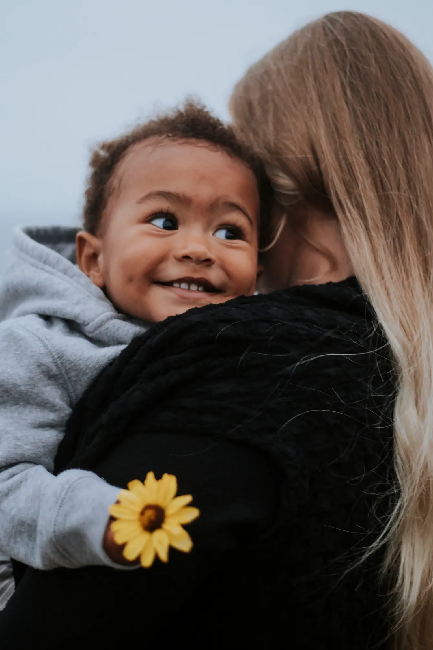 baby kind mutter mit kind familie hilfe für haarausfall yelasai